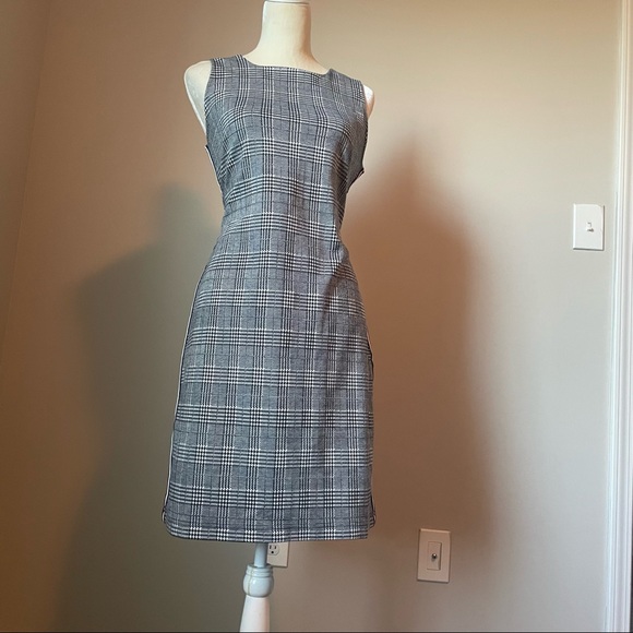 Banana Republic Sheath Dress - Picture 4 of 13